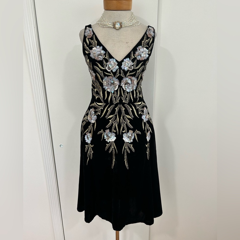 Aidan Mattox Gorgeous Black Velvet Sequins, Beaded Floral Cocktail Party Dress